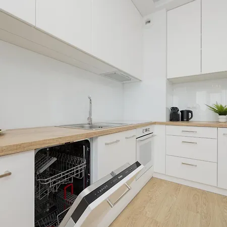 Stylish Glam Przedpole In By Renters *