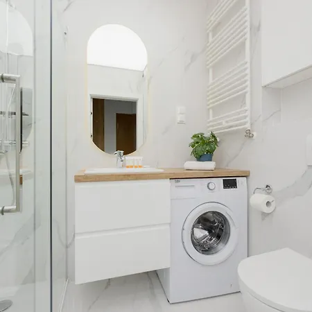 Stylish Glam Przedpole In By Renters Apartment *