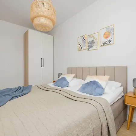 Stylish Glam Przedpole In By Renters Apartment *