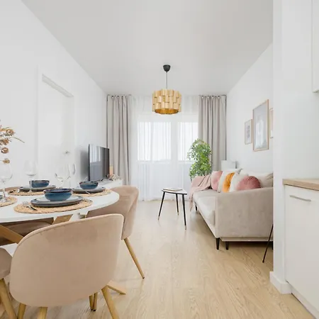 Stylish Glam Przedpole In By Renters Apartment *