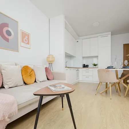 Stylish Glam Przedpole In By Renters *